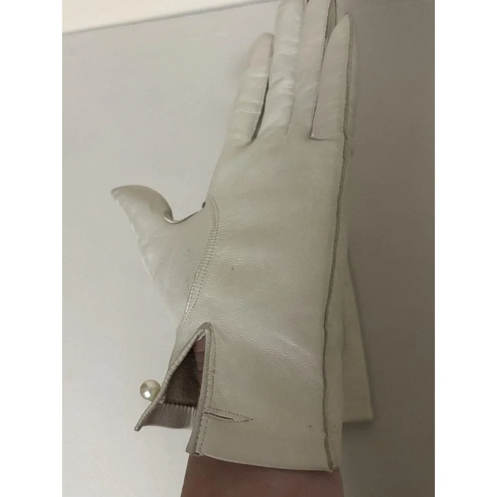 Vintage 1950s Ladies Beige Leather Dress Gloves Unlined Pearl S/M